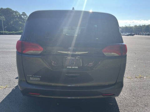 2022 Chrysler Voyager LX