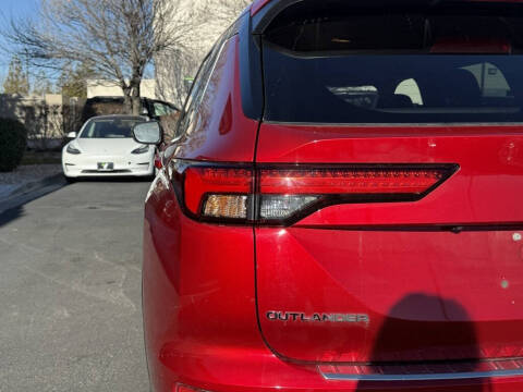 2022 Mitsubishi Outlander ES