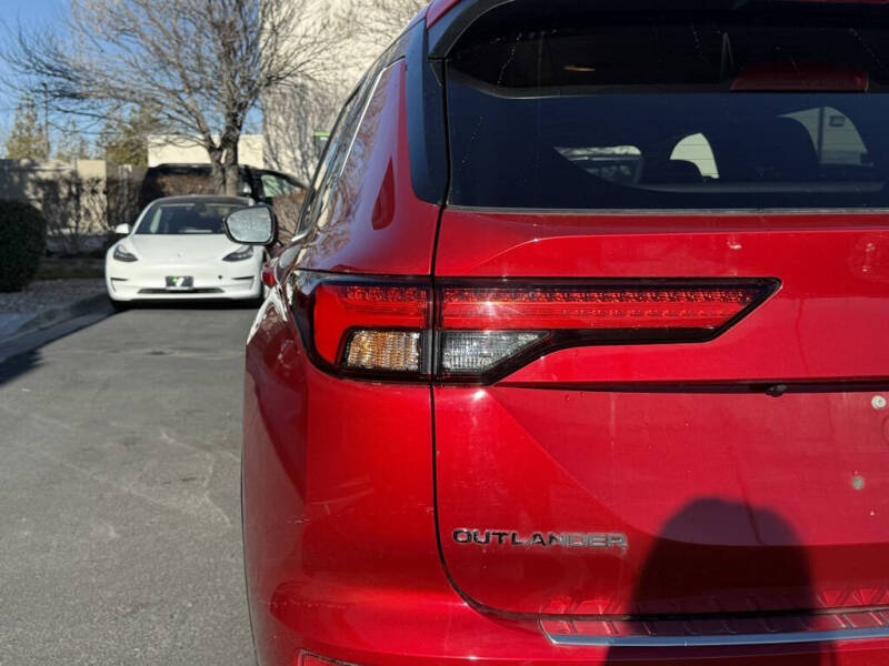 2022 Mitsubishi Outlander ES