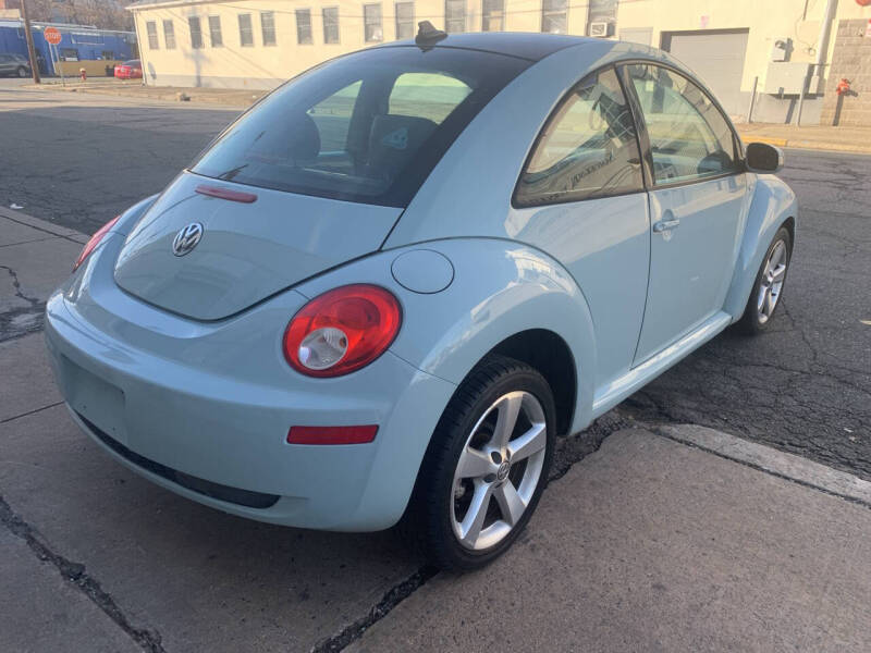 2010 Volkswagen New Beetle Base PZEV