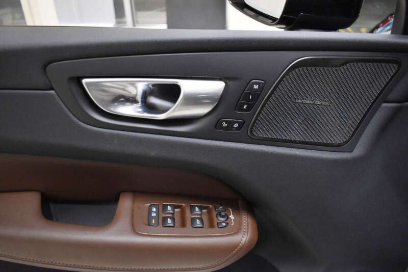 2024 Volvo XC60 B5 Plus Dark Theme