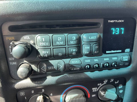2000 Chevrolet S-10 LS