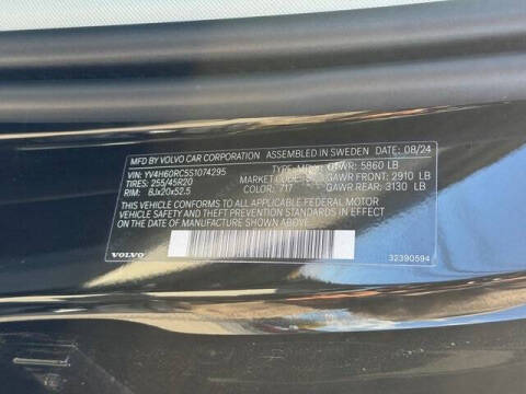 2025 Volvo XC60 T8 Plus Dark Theme