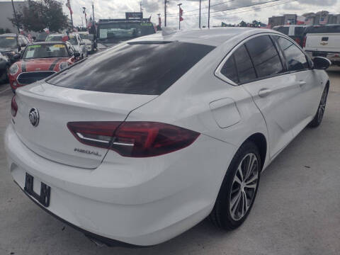 2018 Buick Regal Sportback Essence