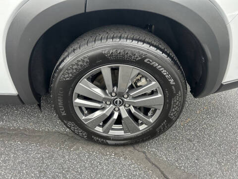 2025 Nissan Pathfinder SV