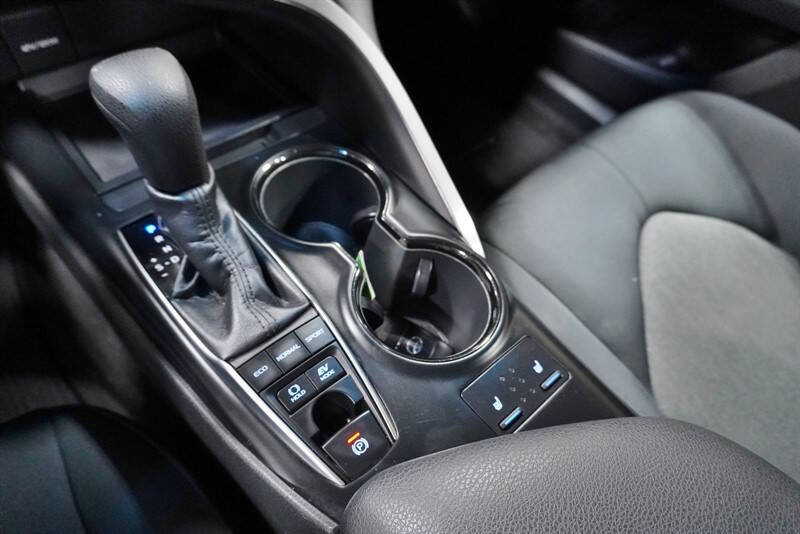 2018 Toyota Camry Hybrid LE