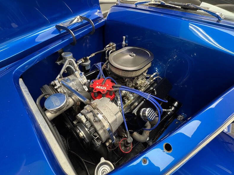 1937 Ford Deluxe