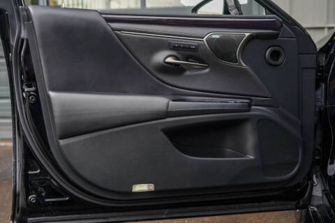 2020 Lexus ES 300h Ultra Luxury