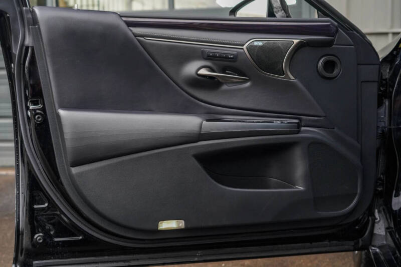 2020 Lexus ES 300h Ultra Luxury