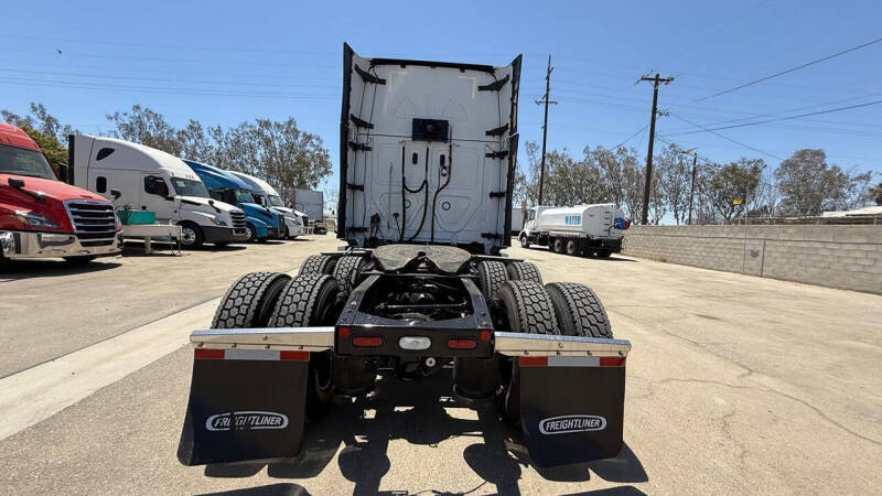 2023 Freightliner Cascadia