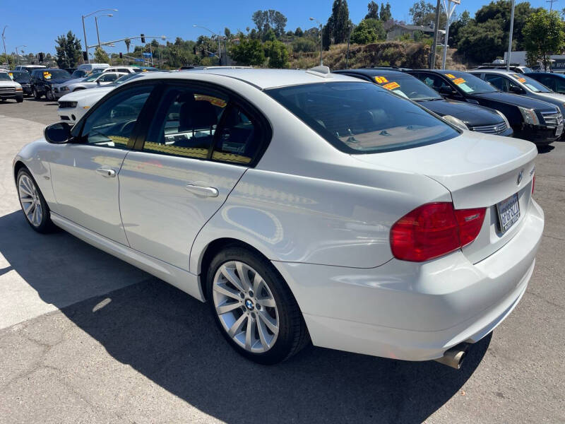 2011 BMW 3 Series 328i photo 4