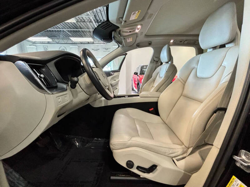 2019 Volvo XC60 T5 Momentum