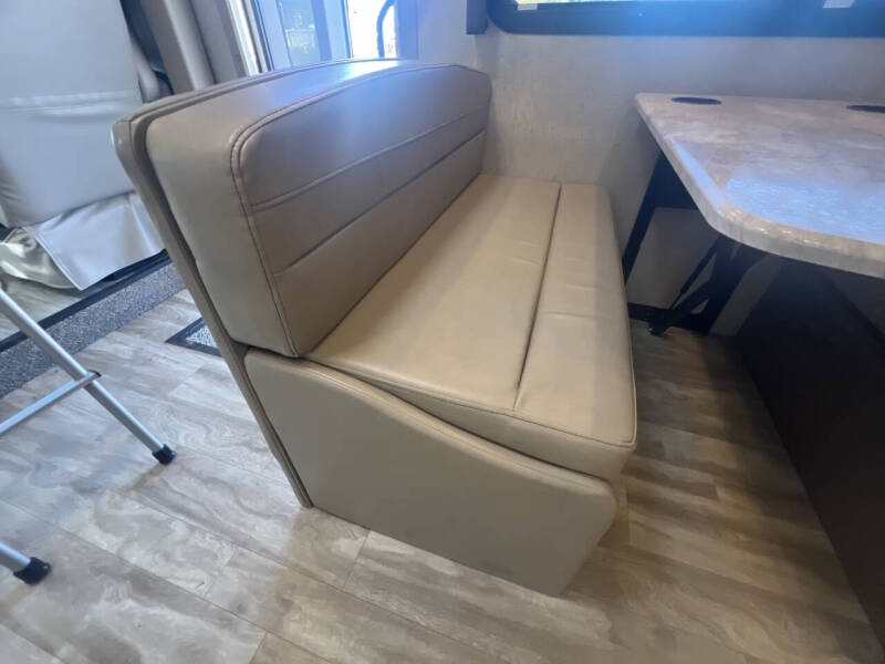 2021 Thor Motor Coach Hurricane