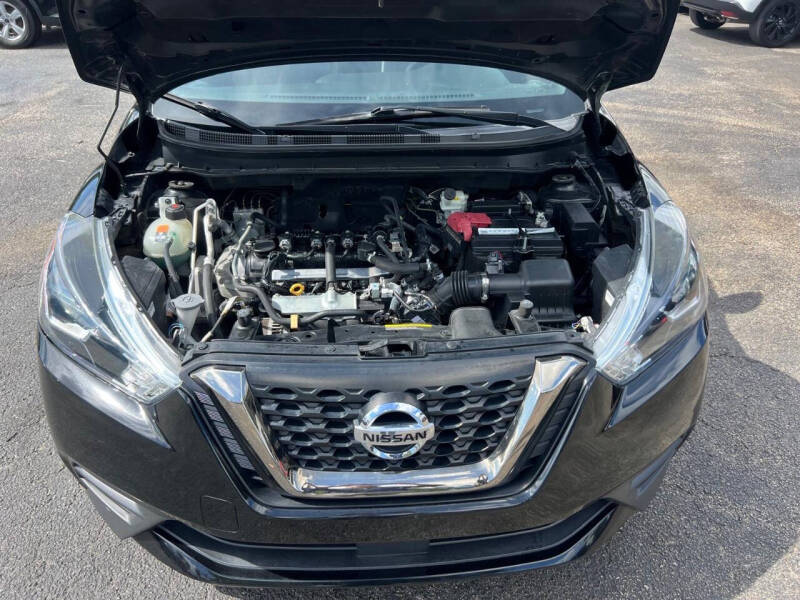 2020 Nissan Kicks SR