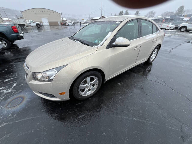 2011 Chevrolet Cruze 1LT photo 2