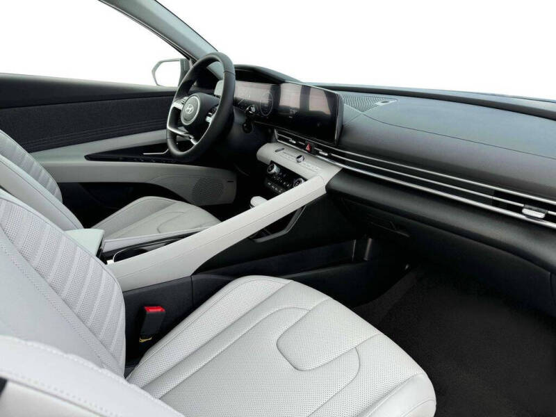 2025 Hyundai Elantra Hybrid Limited