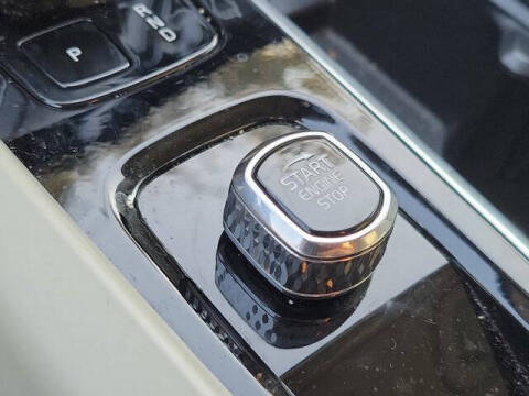 2024 Volvo XC60 B5 Core Dark Theme