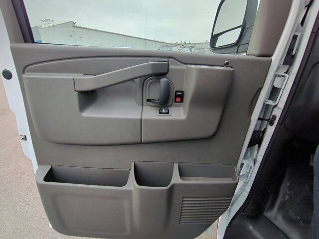 2025 Chevrolet Express 2500