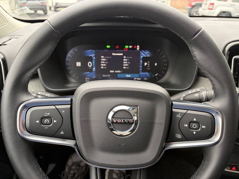 2025 Volvo XC40 Plus - Photo 17