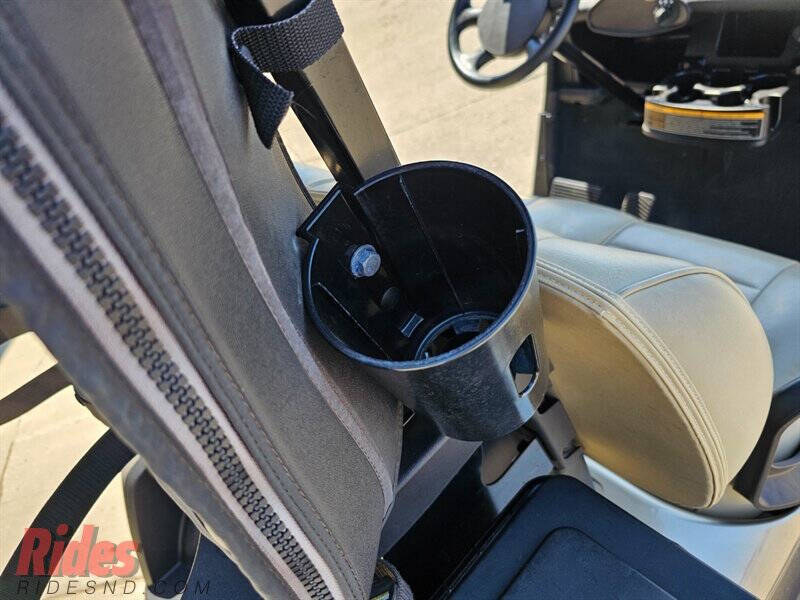 2020 E-Z-GO RXV ELiTE