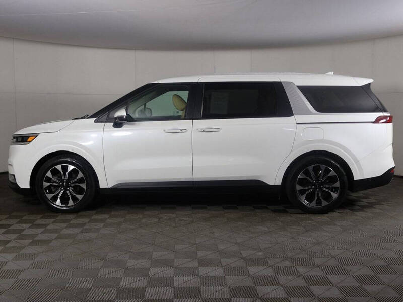 2023 Kia Carnival EX