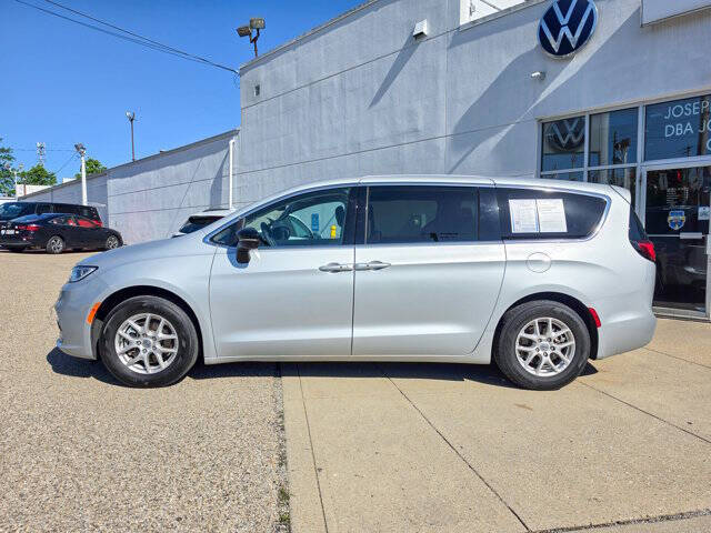2024 Chrysler Pacifica Touring L