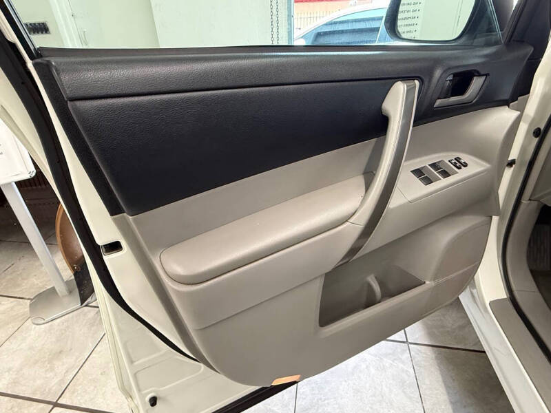 2010 Toyota Highlander SE