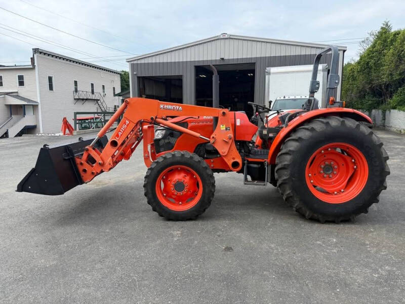 2014 Kubota M7060 tractor w/ loader