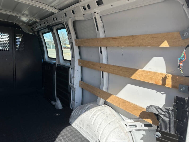 2022 GMC Savana 2500