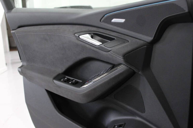 2025 Audi SQ6 e-tron quattro Premium Plus