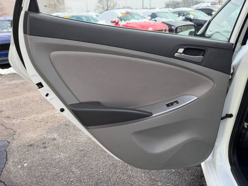 2016 Hyundai Accent SE