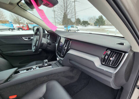 2025 Volvo XC60 B5 Core Dark Theme