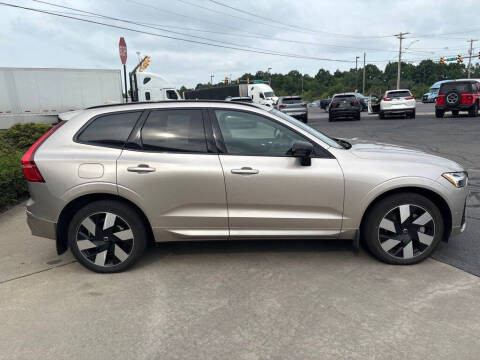 2025 Volvo XC60 T8 Plus Dark Theme