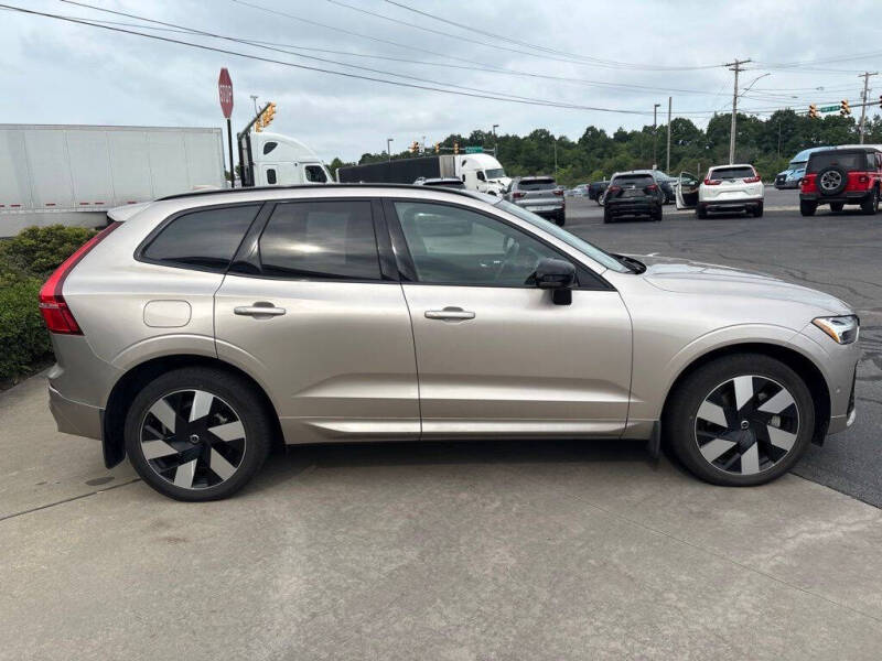 2025 Volvo XC60 T8 Plus Dark Theme