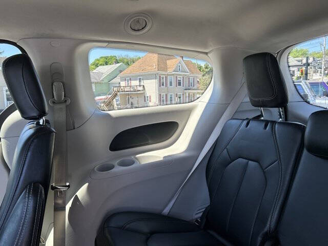 2023 Chrysler Pacifica Touring L