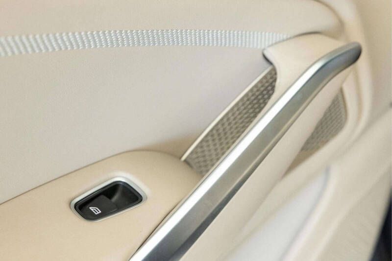 2025 Aston Martin DBX 707