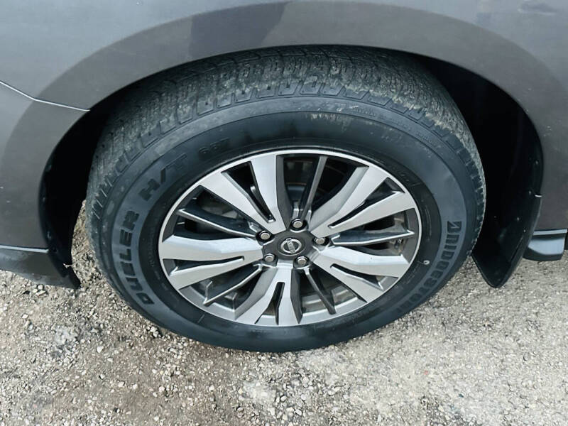 2017 Nissan Pathfinder SL