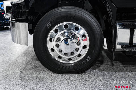 2005 Freightliner M2 106