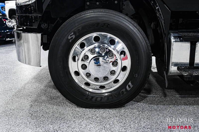 2005 Freightliner M2 106