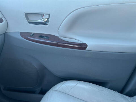 2014 Toyota Sienna Limited 7-Passenger