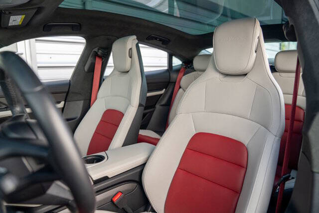2022 Porsche Taycan 10