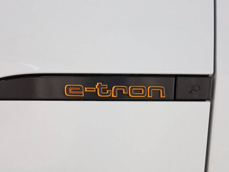 2023 Audi e-tron quattro Premium Plus