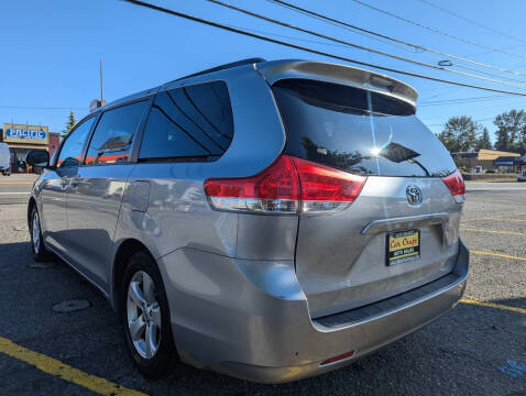2014 Toyota Sienna LE 8-Passenger