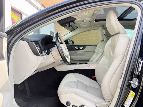 2024 Volvo S60 Recharge T8 Plus Dark Theme