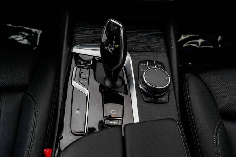 2022 BMW 5 Series 530i