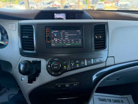 2013 Toyota Sienna SE 8-Passenger