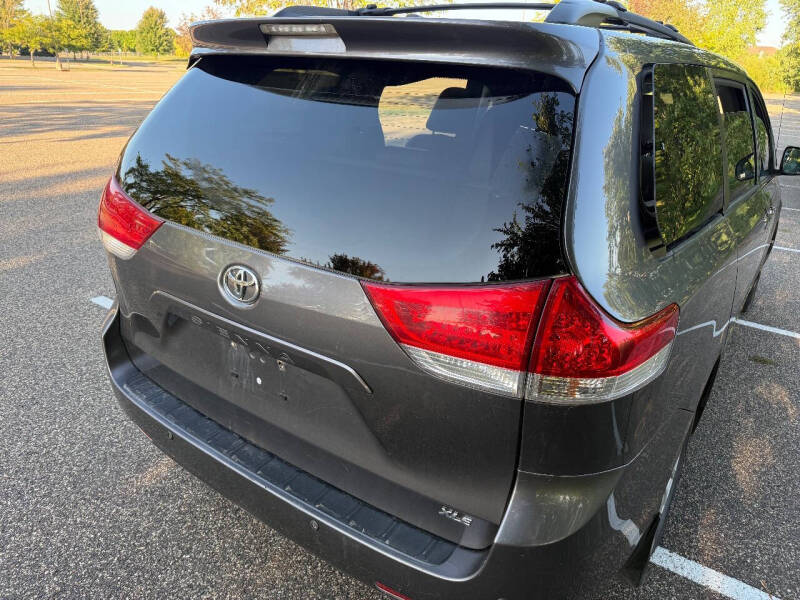 2013 Toyota Sienna XLE 8-Passenger
