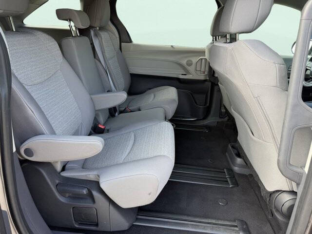 2024 Toyota Sienna LE 8-Passenger