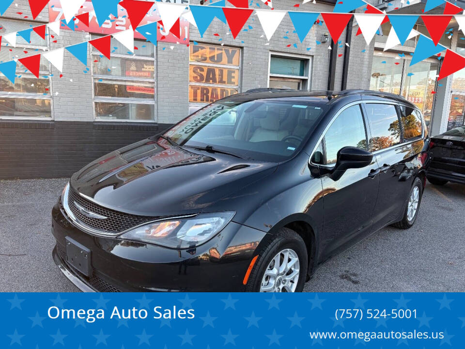 2021 Chrysler Voyager's photo