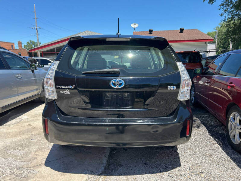 2012 Toyota Prius v Five